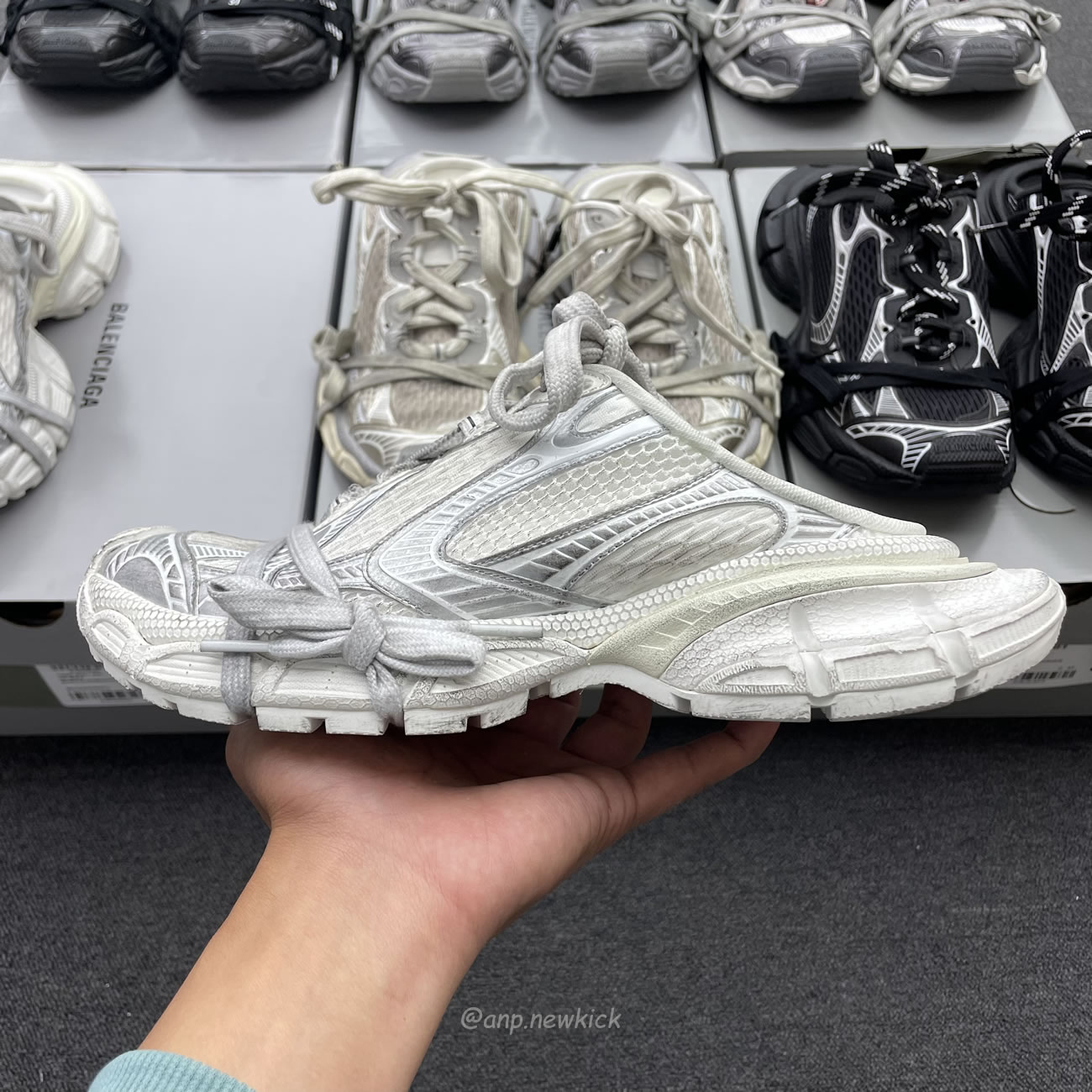 Balenciaga 3xl Mule Monocolor Mesh Rub Black White Eggshell Grey Red Bal Worn Out (18) - www.newkick.vip